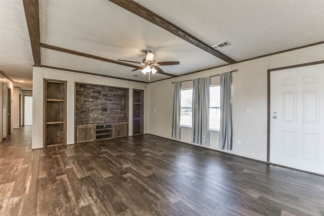 Building Photo - 1566 County Rd 610