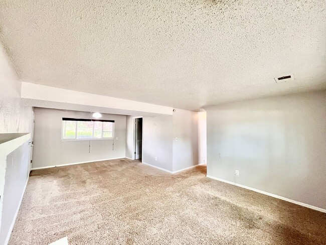 Building Photo - *** MOVE IN SPECIAL 2 WEEKS FREE*** Beautiful 4 bed/ 2 bath Home