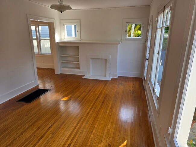 Building Photo - 126 Breeze Ave