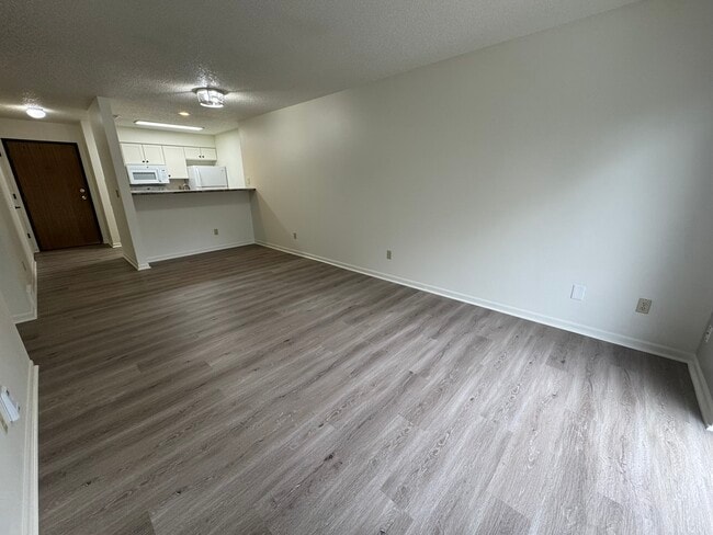 Building Photo - 395