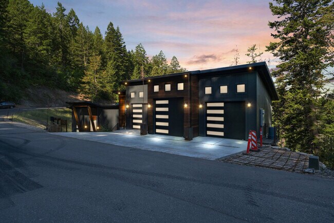 Building Photo - 235 Matterhorn Dr