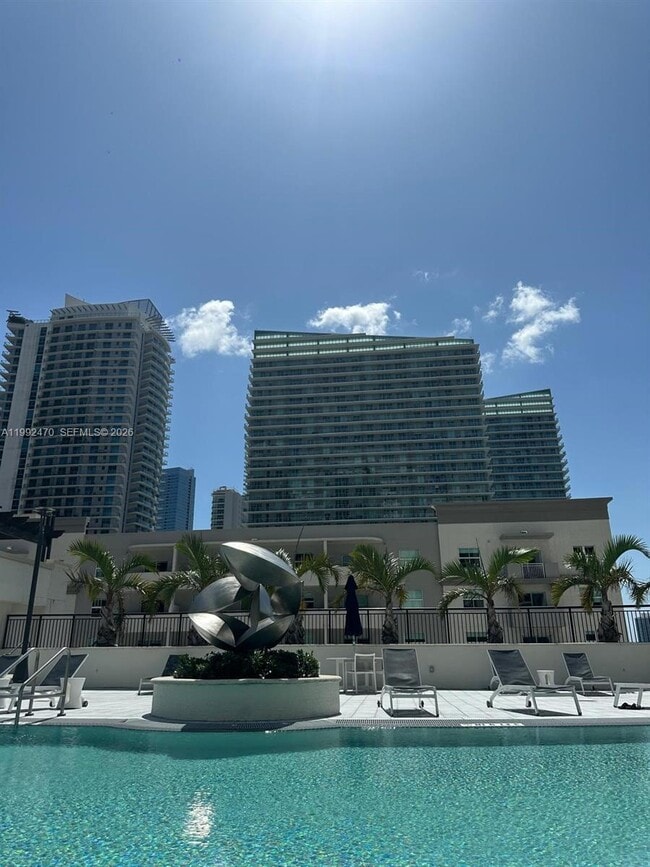 Building Photo - 999 SW 1st Ave