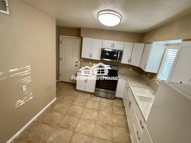 Building Photo - 6809 E Avalon Dr