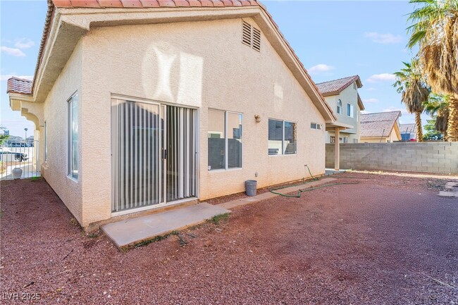 Building Photo - 5616 Royal Castle Ln