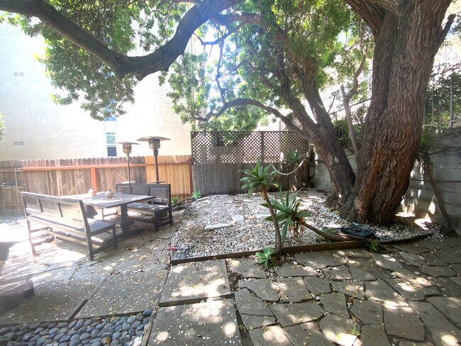 Building Photo - 10625 Kinnard Ave