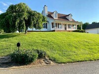 Building Photo - 7728 Chapel Bend Dr