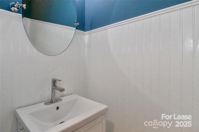 Building Photo - 9408 Meadowmont View Dr