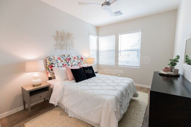 Building Photo - 3726 E Flower St