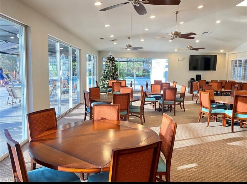 Club house - 6910 Satinleaf Rd N