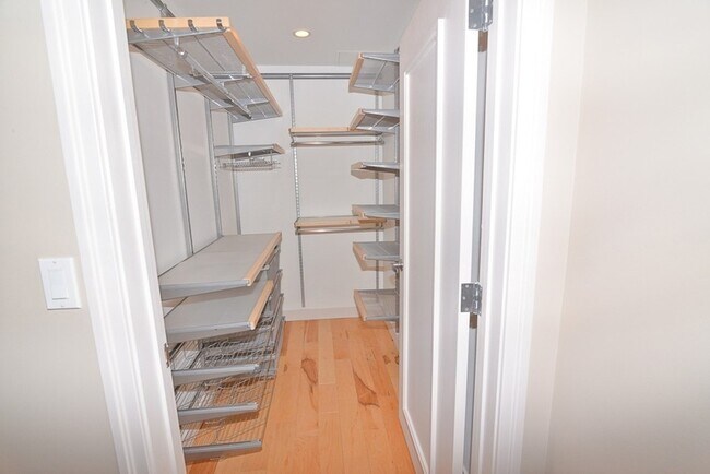 Building Photo - 323 Boylston St