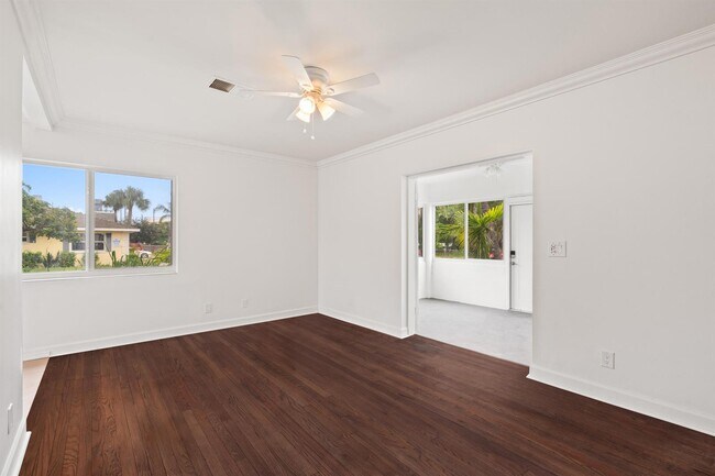 Building Photo - 5715 N Flagler Dr