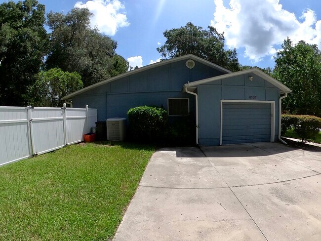 Building Photo - 8108 SW 56th Ave