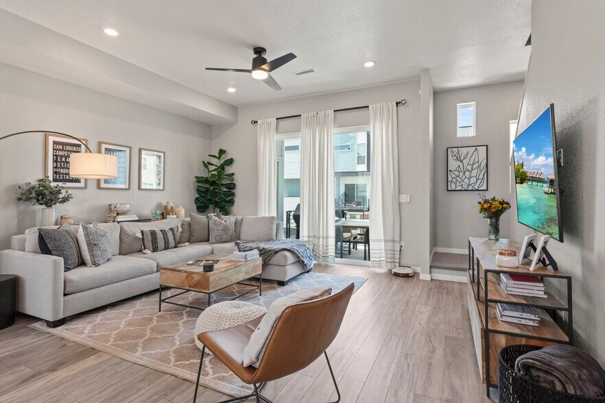 Building Photo - 6768 Quivas Way