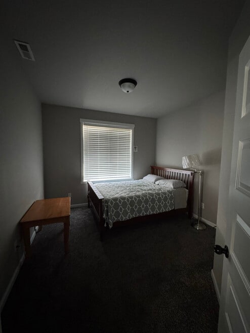 Building Photo - 312 L St NE