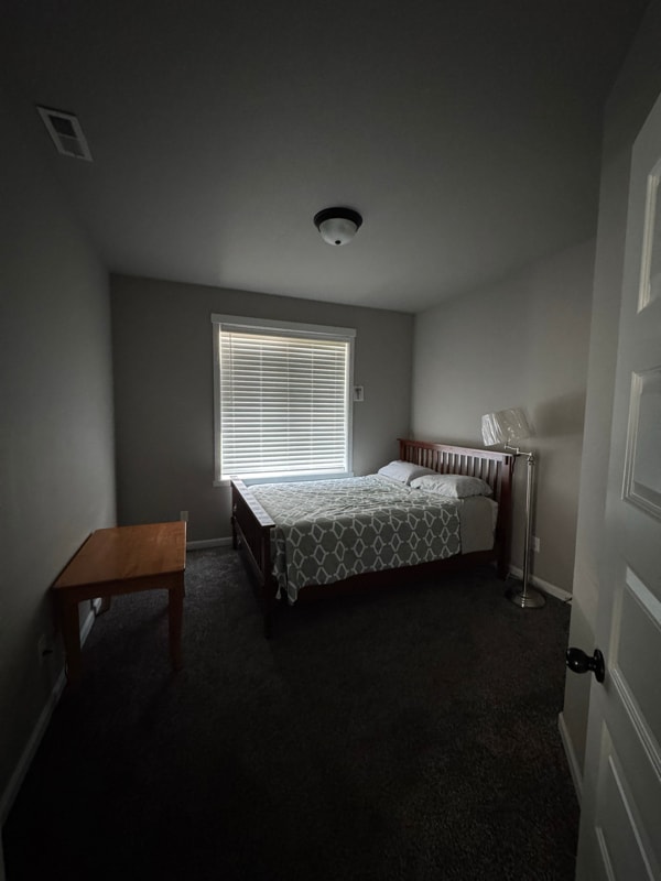 Building Photo - 312 L St NE