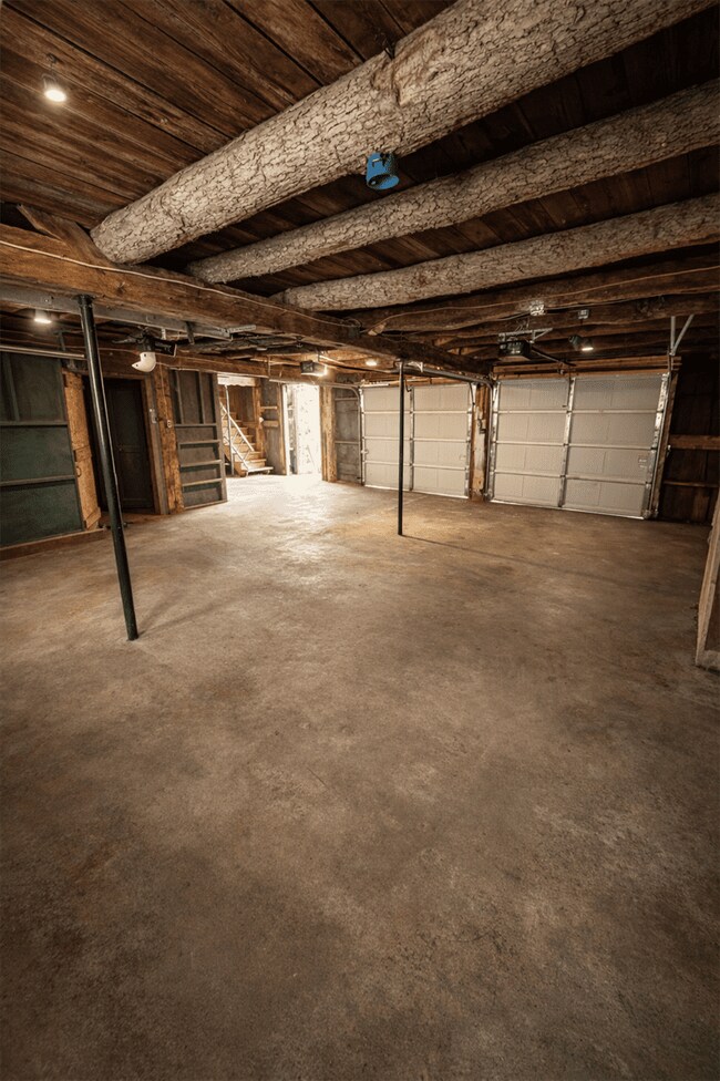 Building Photo - 4933 N Parma Rd