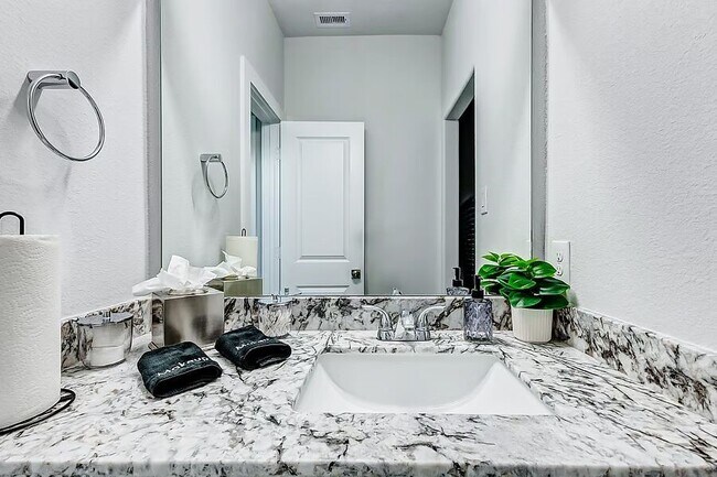 Building Photo - 4677 Bellfort Ave