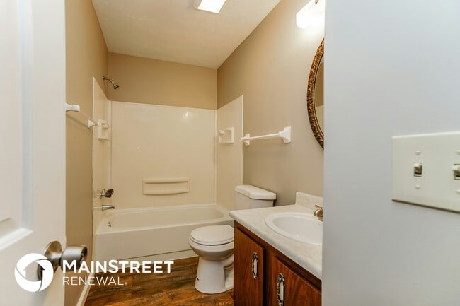 Building Photo - 1309 Hanson St