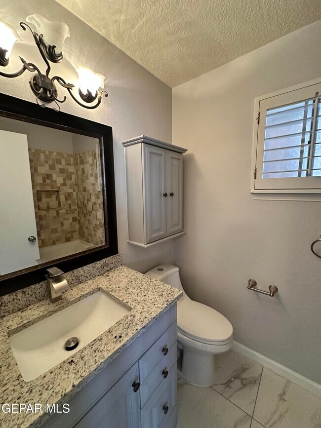 Building Photo - 10838 Valle Grande Ct