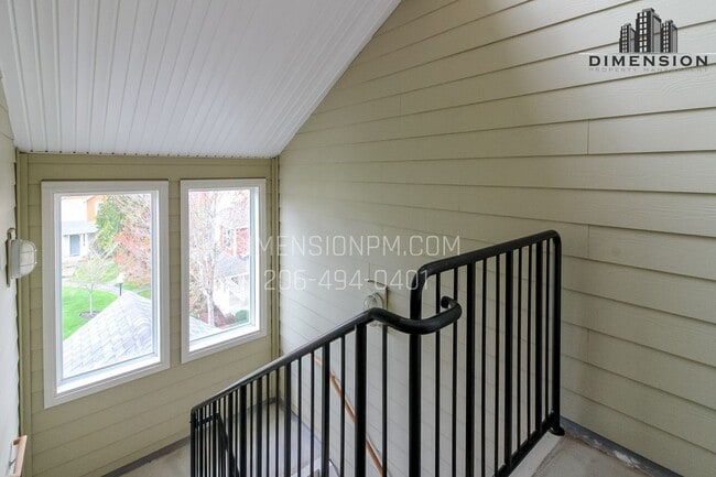 Building Photo - Beautifully Remodeled Studio in a Prime Lo...