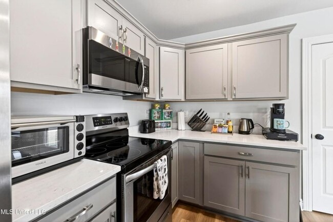 Building Photo - 18102 Evergreen Dr