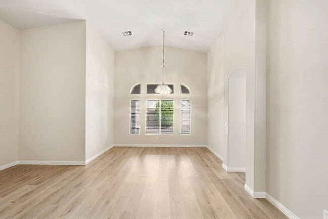Building Photo - 4 Bed, Single Story Home, In Southwest Gat...