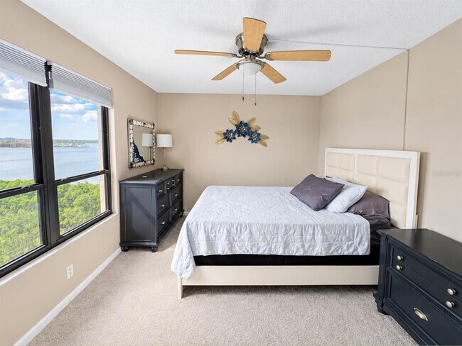 Building Photo - 2616 Cove Cay Dr