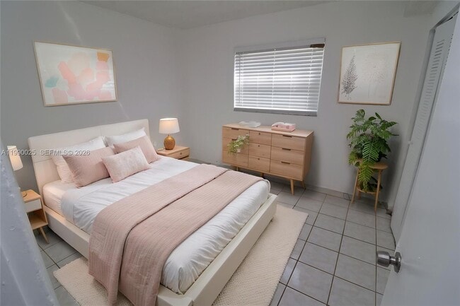 Building Photo - 951 SW 7th St