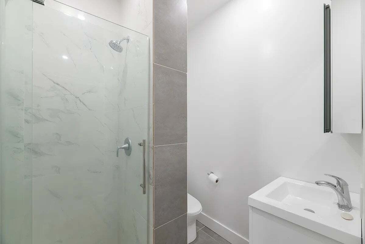 Building Photo - 52 W 27th St