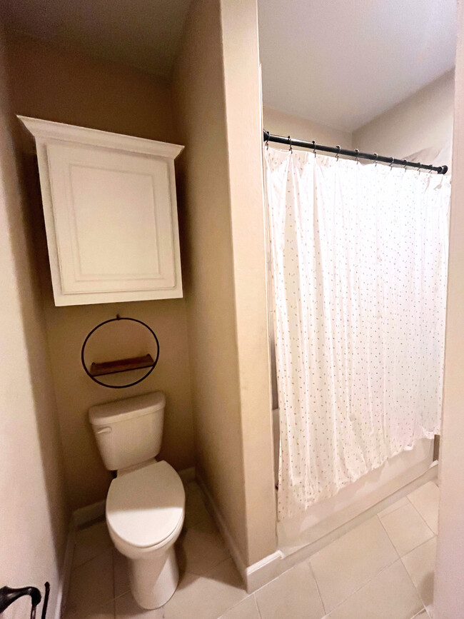 Upstairs Bathroom - 5704 Alonso Dr