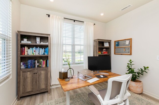 Building Photo - 6787 Oakcrest Dr