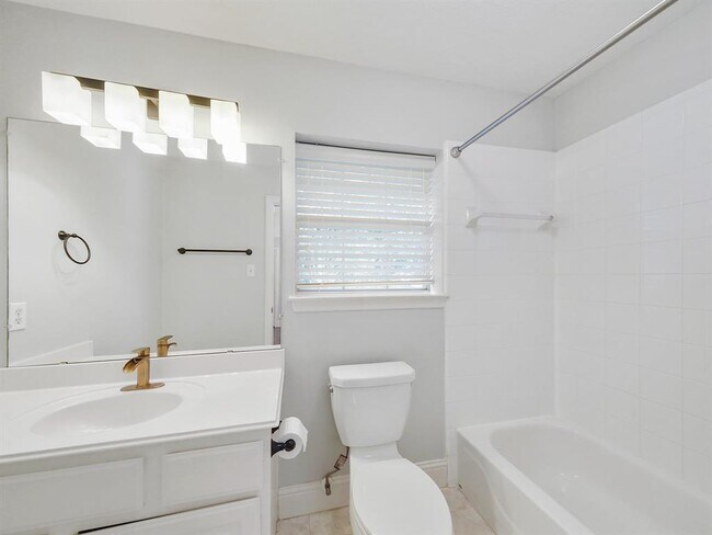 Building Photo - 22422 Water Edge Ln