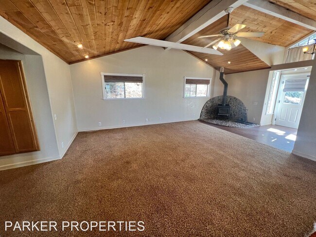 Building Photo - 3 br, 3 bath House - 1937 Lilac Ln