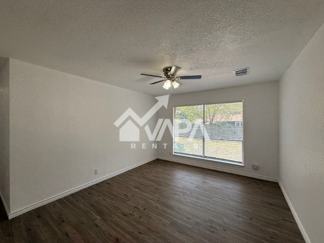 Building Photo - 7242 Glen Hill Dr