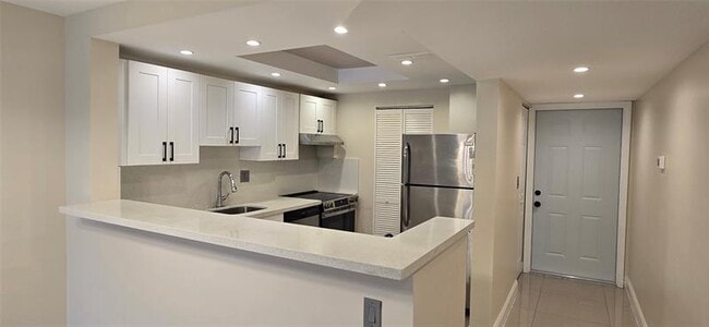 Building Photo - 8000 S Colony Cir