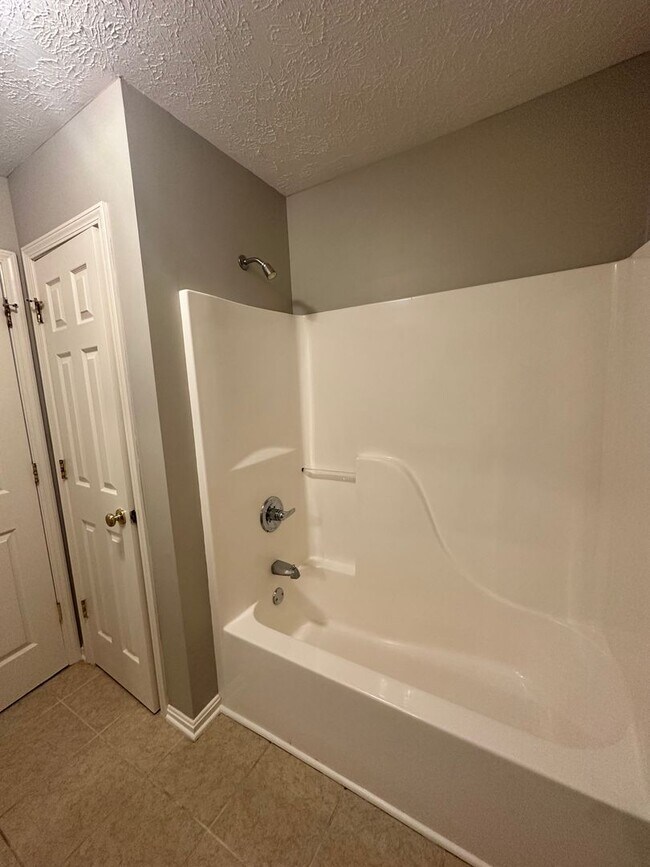 Building Photo - 9215 Eminence Ct