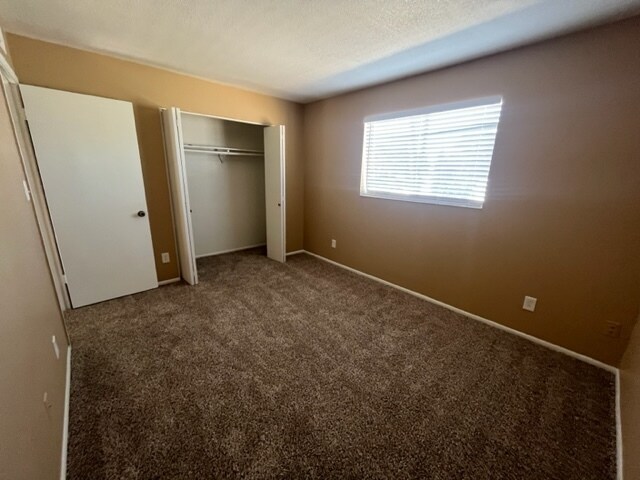 Building Photo - 1440 E Knoll Cir