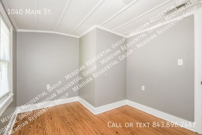 Building Photo - 1040 Main St