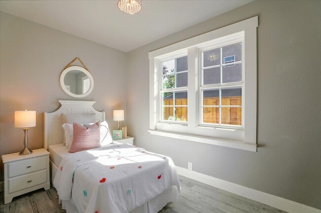 Building Photo - Adorable & Modern Remodeled Home, New floo...
