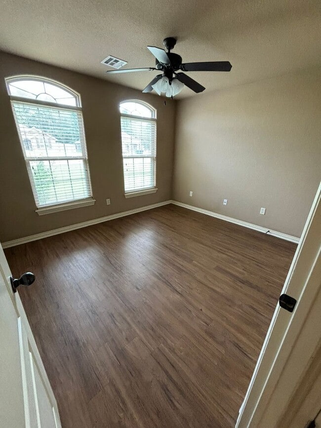 Building Photo - Clabber Creek Subdivision!! Worry Free Law...
