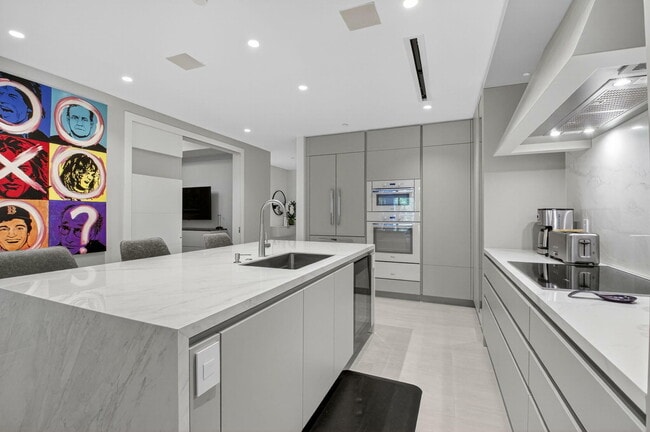 Building Photo - 200 SE Mizner Blvd