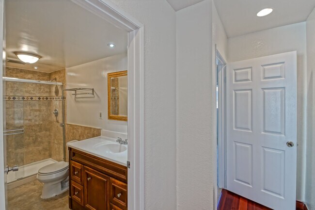 Building Photo - 1x 3906-3908