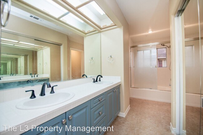 Building Photo - 3 br, 2.5 bath House - 442 W Summerfield Cir