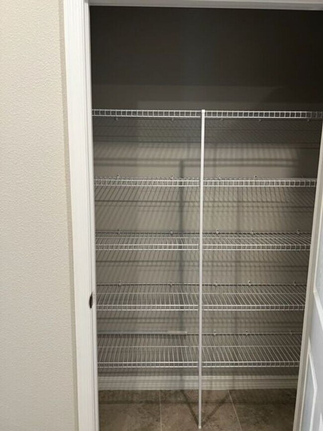 Building Photo - 36 Ryapple Ln