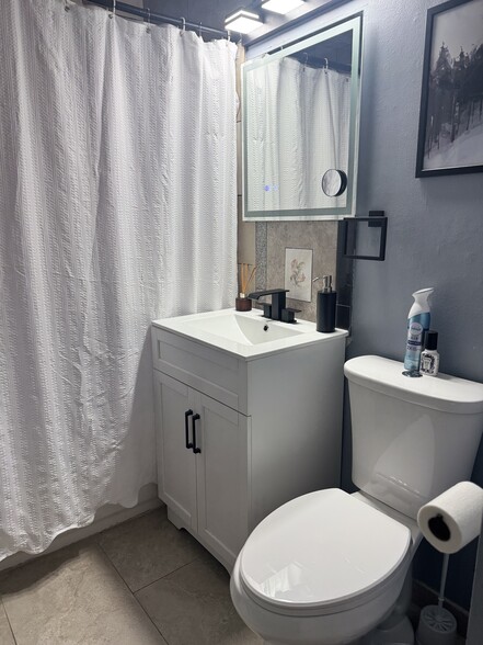 Building Photo - 5326 S 72nd Ct