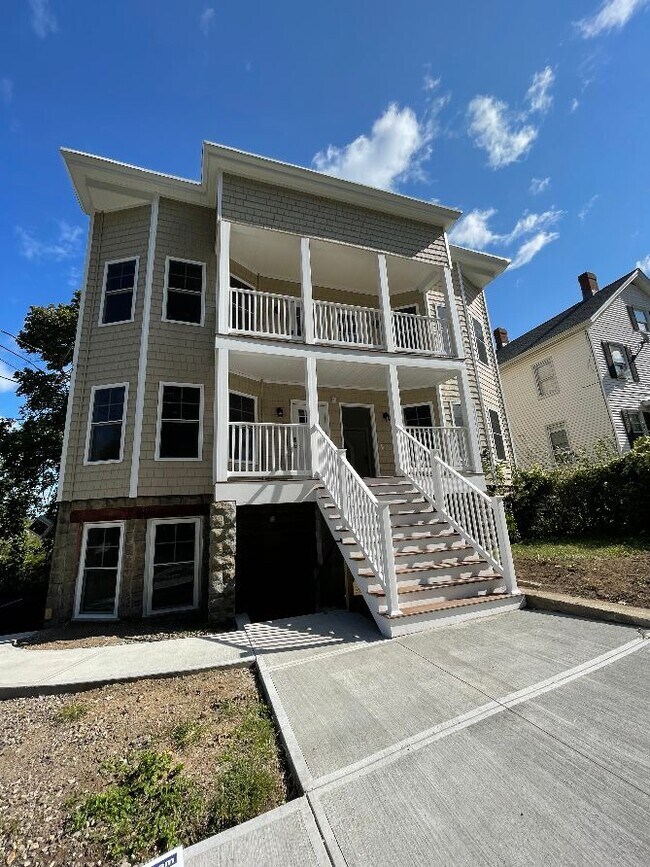Building Photo - 289 Coram Ave