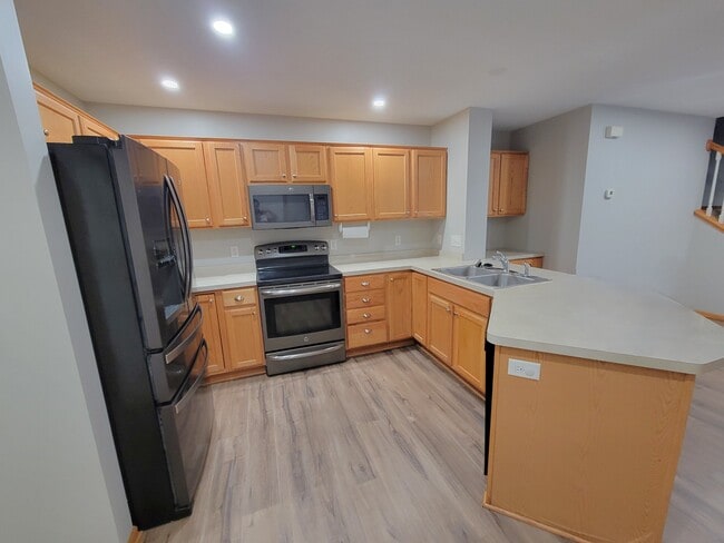 Building Photo - 3553 Sterling Heights Dr