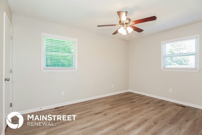 Building Photo - 2419 Sandlewood Dr
