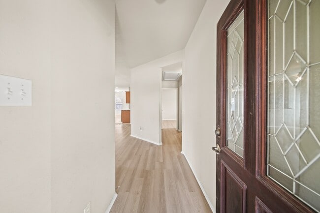 Building Photo - 2134 Vermillion Oak St