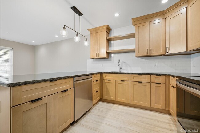 Building Photo - 71 N Main St